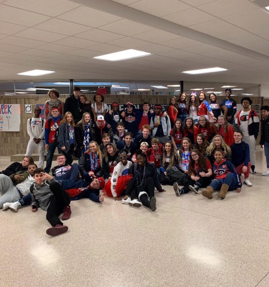 FHSYearbookMI's tweet photo. #FHS19 SENIORS LAST SPIRIT DAY EVERβ€οΈππ΄π΅ @fhspatriots https://t.co/CfNnbEXV4E