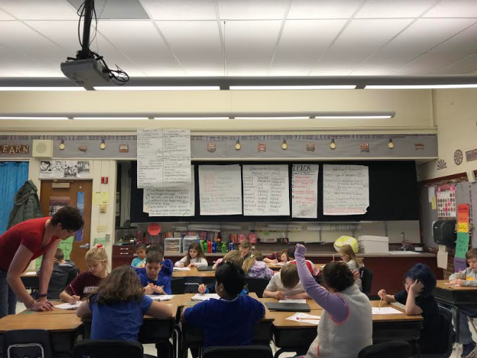 RyanHart2013's tweet photo. Mrs. Griffin teaching her students fractions, fraction parts, &amp; fraction names!  #Math https://t.co/I35vWEKlqa