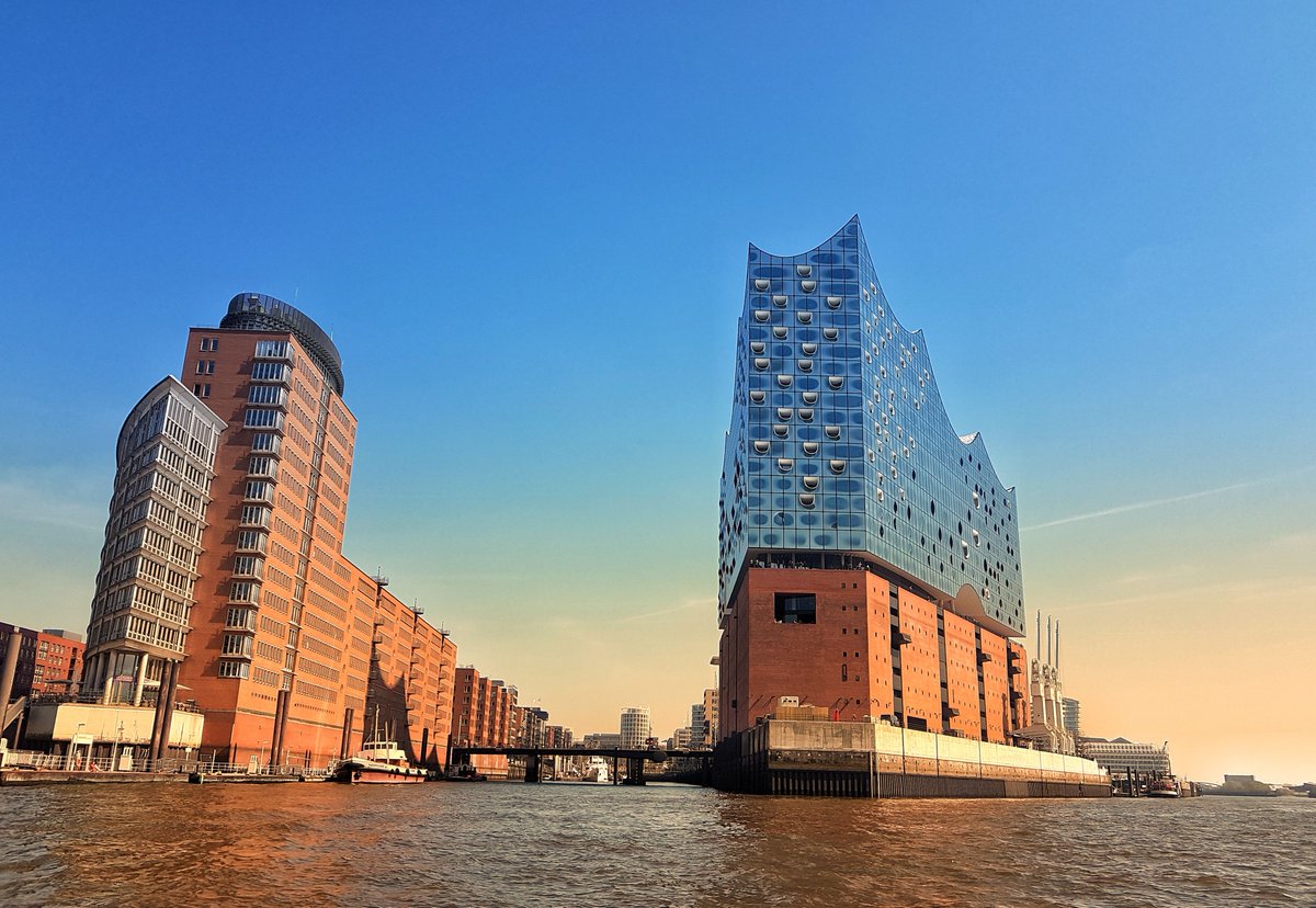 #fridayquiz Architecture atypique, ville portuaire.. Vous avez reconnu ? 🤔