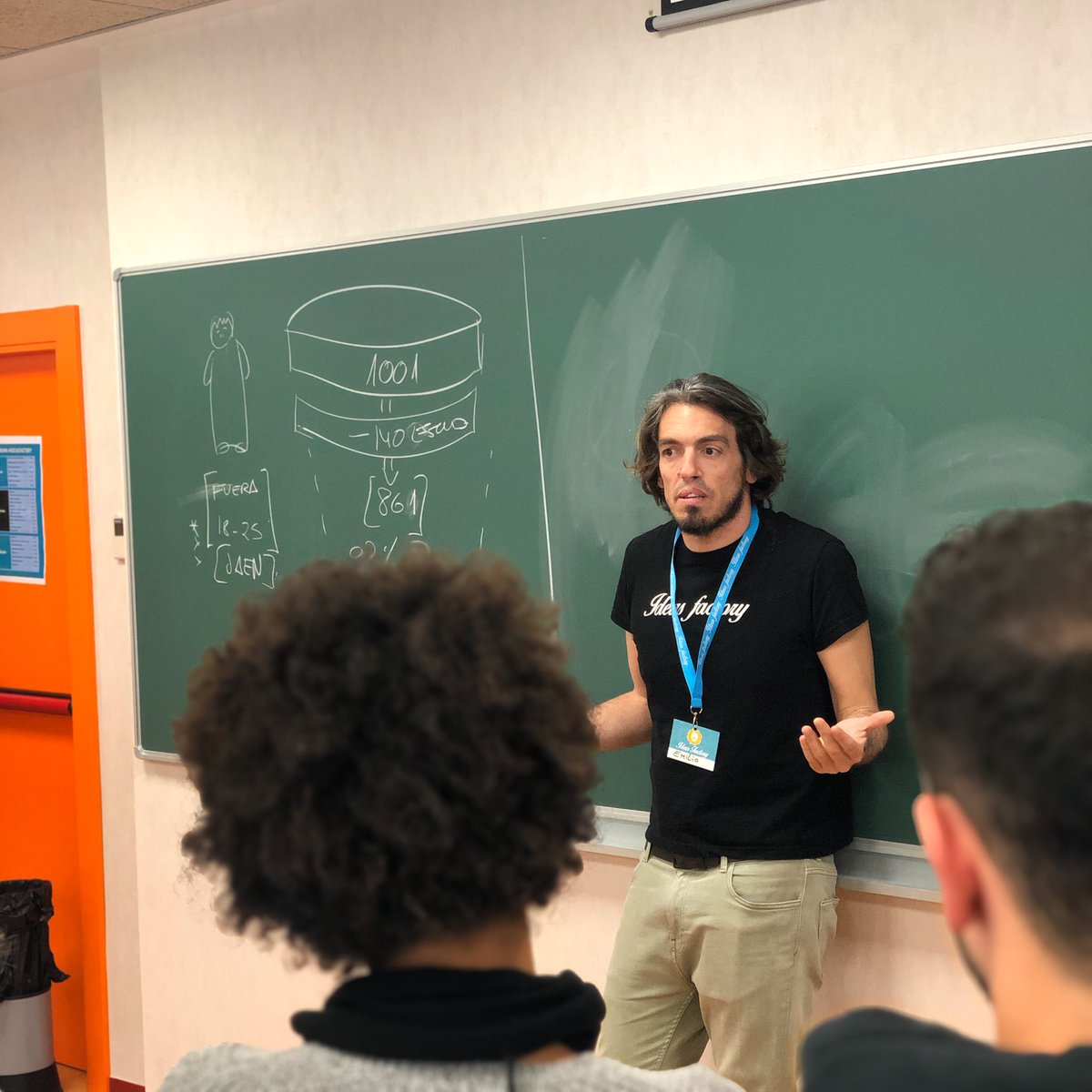 ideasfactory_es's tweet photo. @emi_sb dice que, si no conoces al 100% tu mercado, tampoco vas a poder hacer una estima ción de costes adecuada. Nos tiene sin siesta, pero... y lo que mola todo lo que cuenta? 😃 #IdeasFactoryUJA #Emprendimiento #CostStructure https://t.co/tv6JgoBHic