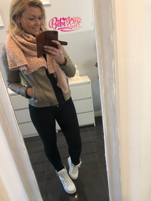 auf in die Stadt... :) #mydirtyhobby #weekend #friday #happy #city https://t.co/PlEa9HCe75<a href="/tag/mydirtyhobby"class="tags">#mydirtyhobby</a><a href="/tag/weekend"class="tags">#weekend</a><a href="/tag/friday"class="tags"><span>#friday</span></a><a href="/tag/happy"class="tags"><span>#happy</span></a><a href="/tag/city"class="tags"><span>#city</span></a>