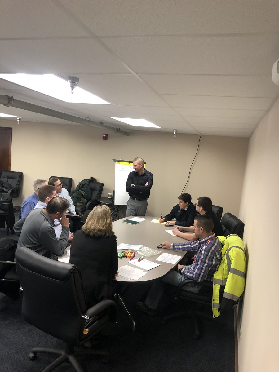 CalumetMFG's tweet photo. The manufacturers of CMISP broke out into groups to discuss needs and action plans to strengthen the #manufacturing industry in the #calumetRegion. 

Interested in attending? Stay tuned for our next partner meeting! Date coming soon. 

#workforce #partnerships #calumetmfg https://t.co/AqH4vjeRxf