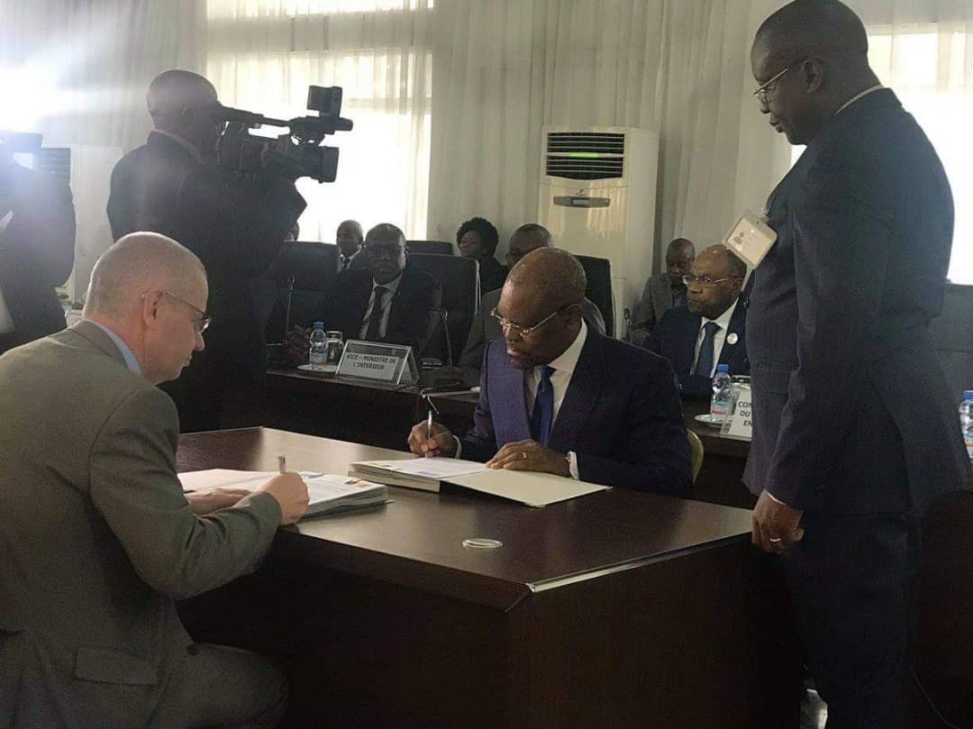 BenitoKiangudi's tweet photo. #DIPLOMATIE #CACH #FatshiVit
La maison Schengen change d'appellation et devient désormais le "Centre Européen de Délivrance des Visas". #CEDV 👏🏾
----
@TopCongo @AFRICA24TV @Polo @24hcongordc https://t.co/npP3aYoU23