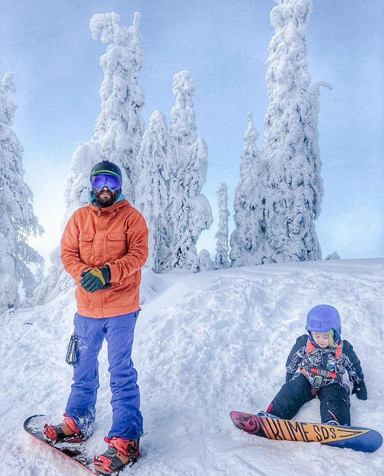 mdxone's tweet photo. Snowboard where the wifi is weak! #getoutside #slopes #resorts #snowboard #Snowboarding #kidscanride #familyfun https://t.co/vRRH3DIT9H