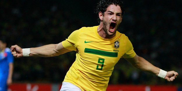 Alexandre Pato, menajeri aracılığıyla Galatasaray'a haber yolladı. (Akşam)