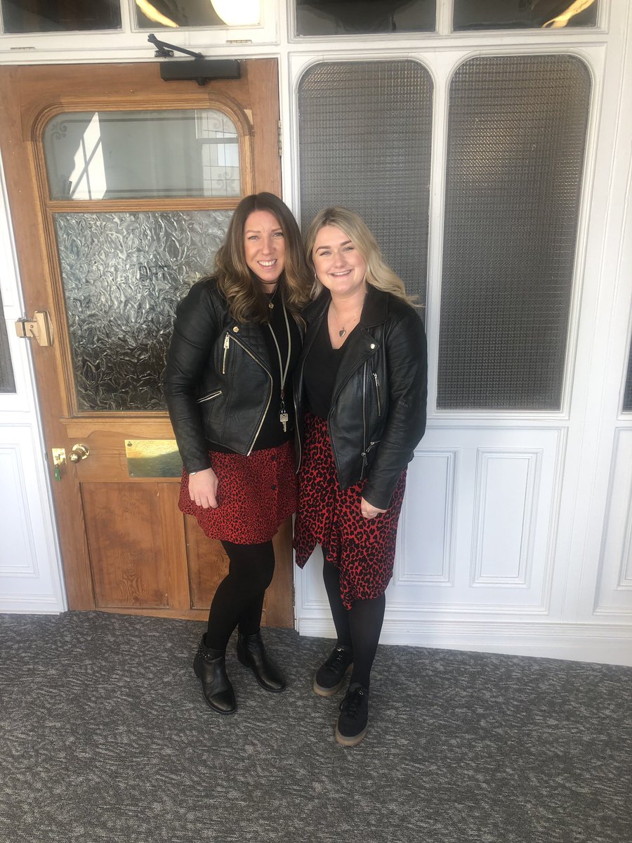 When your colleagues <a href="/TROexperiential/">TRO</a> hang around together way too much! #outfittwins #whoworeitbest #matchymatchy <a href="/AHB3rd/">Alice H-B</a> <a href="/Horn_83/">Shell Horn</a>