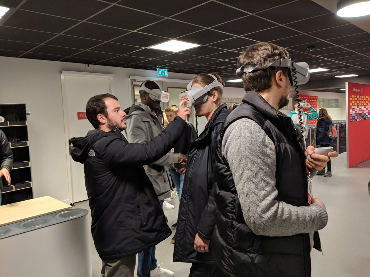 Clare_Mil's tweet photo. Learning about smart cities &amp; smart stadiums today with BSc Business Management students @wittenborg_uni  @uniofbrighton https://t.co/8U7cPbFfYk