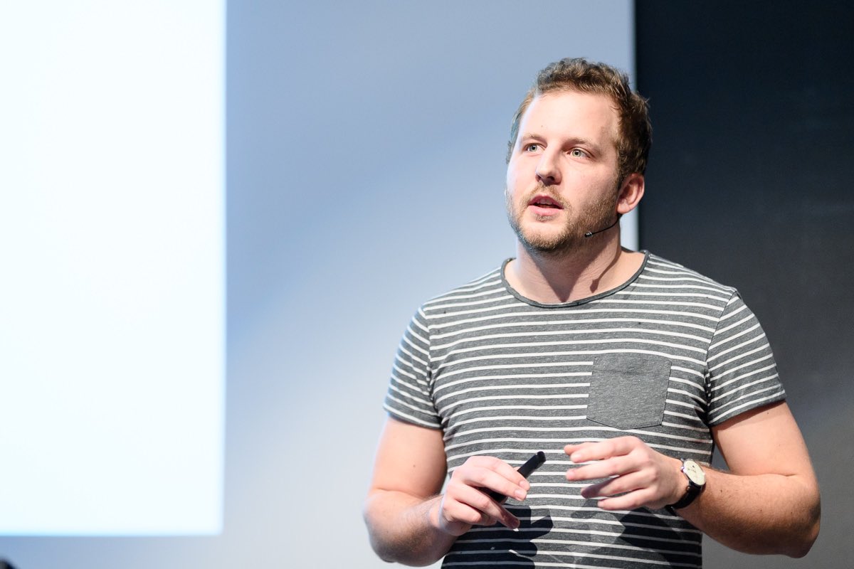 AgentConf's tweet photo. “We don’t have a common understanding of micro frontends”: @duffleit #AgentConf19 https://t.co/28WSWaIsE0