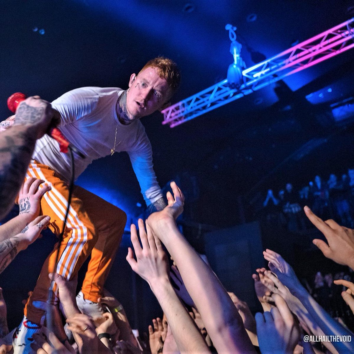 echoesanddust's tweet image. Live Review | acblogreview was bitten by @frankcarter23 @therattlesnakes &amp;amp; @BlackFutures in an evening of pogoing punk perfection at @CoventryEmpire pos.li/2b8uyq Photo by @allhailthevoid