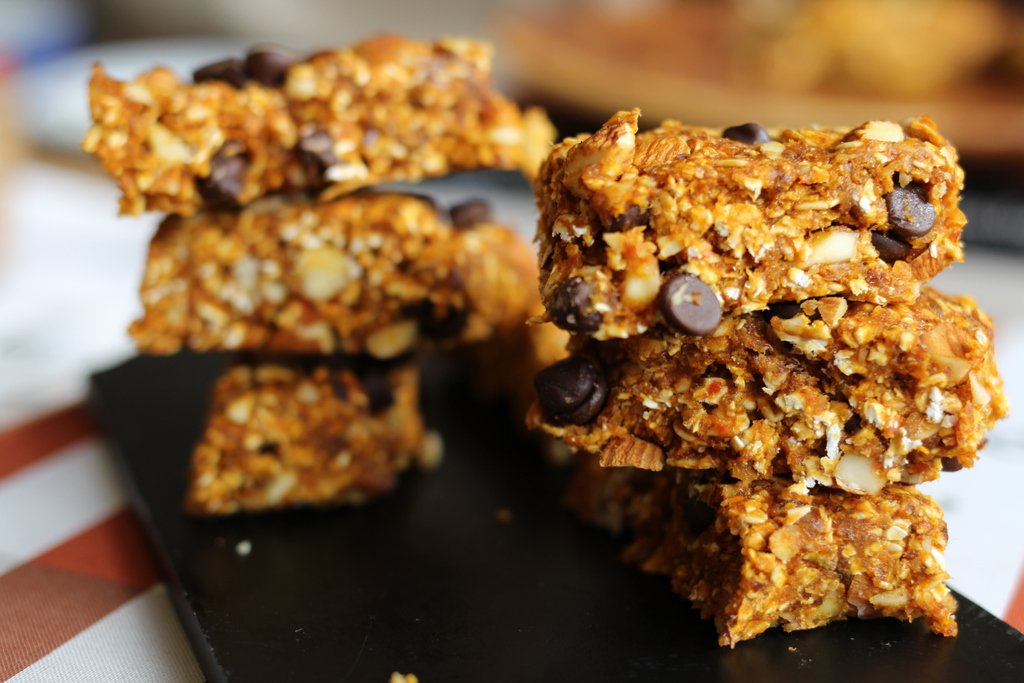 Estas las hacemos en el taller de mamás... barritas de goji berries y chocolate. Buenísimas para el lunch!