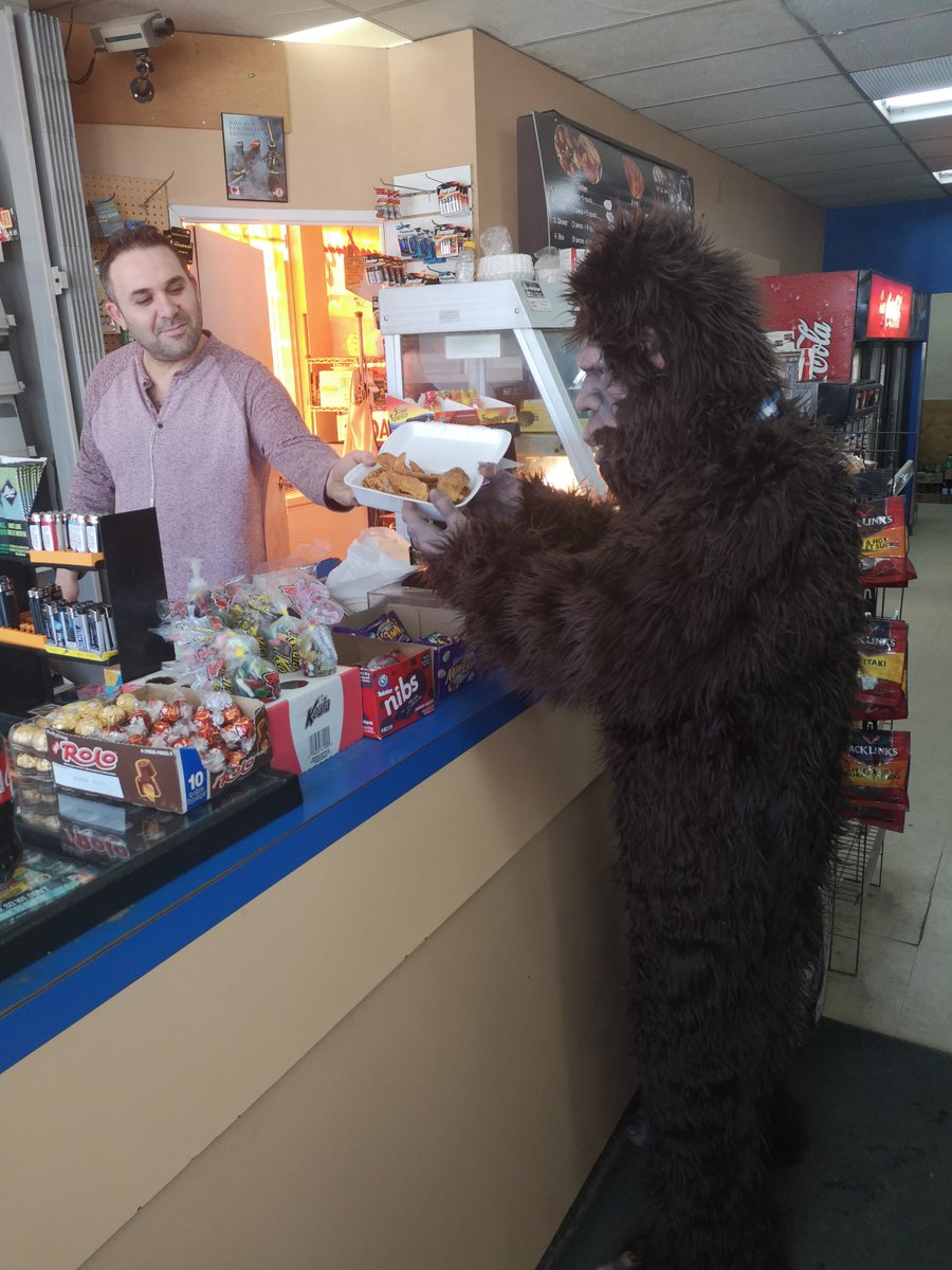 Jenny_McAlister's tweet photo. Another sighting: Friday is a perfect day for Ralph's chicken...some of the best in the city! It's clear that #StrathSquatch knows @StrathearnCL well... https://t.co/l830WM3y5l