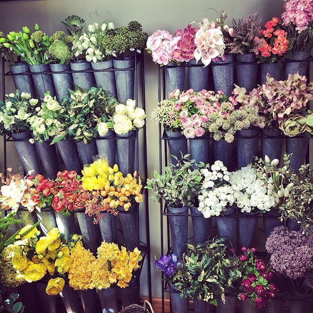 Little bit of spring inspiration... 💕🌸🙂#spring #Flowers #greenery #maidenhairfern #snowdrops #lauraclaredesigns