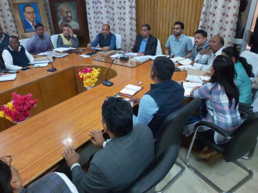policemukhbir's tweet photo. लोक सभा सामान्य निर्वाचन से जुड़े सम्बन्धित अधिकारी अपने-अपने कार्यों को समय से पूर्ण करें- जिला निर्वाचन अधिकारी। https://t.co/ZfKJMLqaOM https://t.co/d8f2pSyiw9