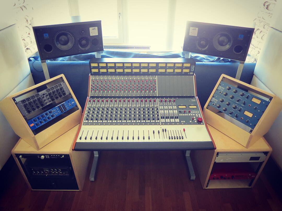 Rupert_Neve's tweet photo. Happy #FaderFriday from a brand new 5088 in a brand new studio. #installinprogress https://t.co/YvYoJwIlnu