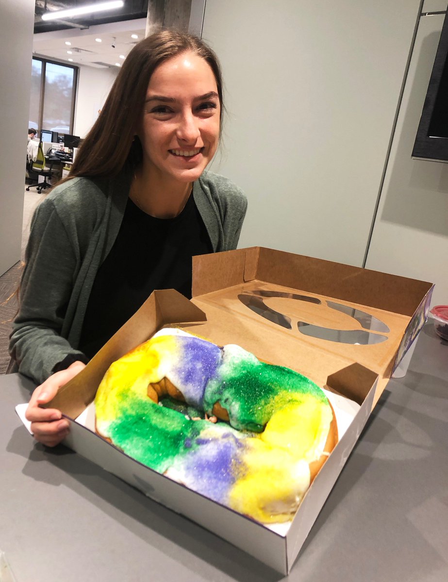 Netchex's tweet photo. It's the final #kingcake showdown between our two finalists: @RousesMarkets and @HaydelsBakery! These two traditional king cakes will battle it out for the 👑 #netchex #friyay #mardigras #sofull https://t.co/Bgs2dRIC54
