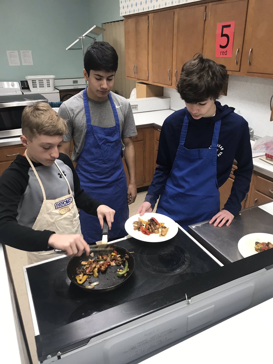 MissToyFACs's tweet photo. Fajita Friday today!😋 @elwood_hs https://t.co/2XB6tSNjOJ