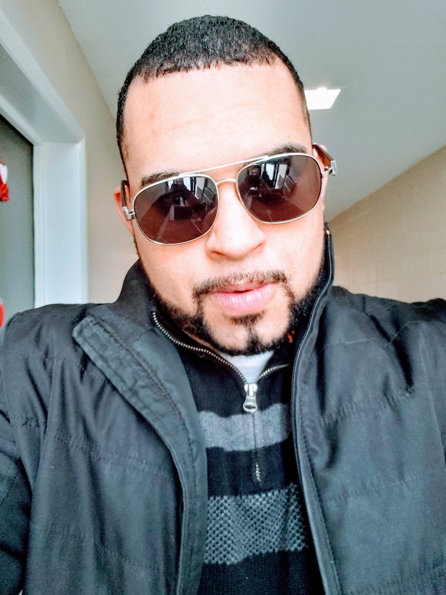 irentas70's tweet photo. Never give up on your dreams!! If life throws you lemons, make apple juice and stand back and watch how everyone wonder how the hell you did it. Make it happen! #AMSModels #movies #tv #film #actorslife https://t.co/3MhJQh3A1a