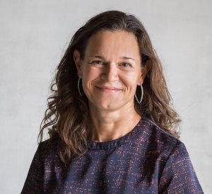 SheSaysBLDR's tweet image. Meet @jencasson, Managing Director at @room_214. She brings 20+ years of agency experience helping brands grow and evolve. Jen shares how the power of INQUIRY has impacted her company and work as a leader at the next SheSays meetup 2/27: ow.ly/68Cp30nK9tg