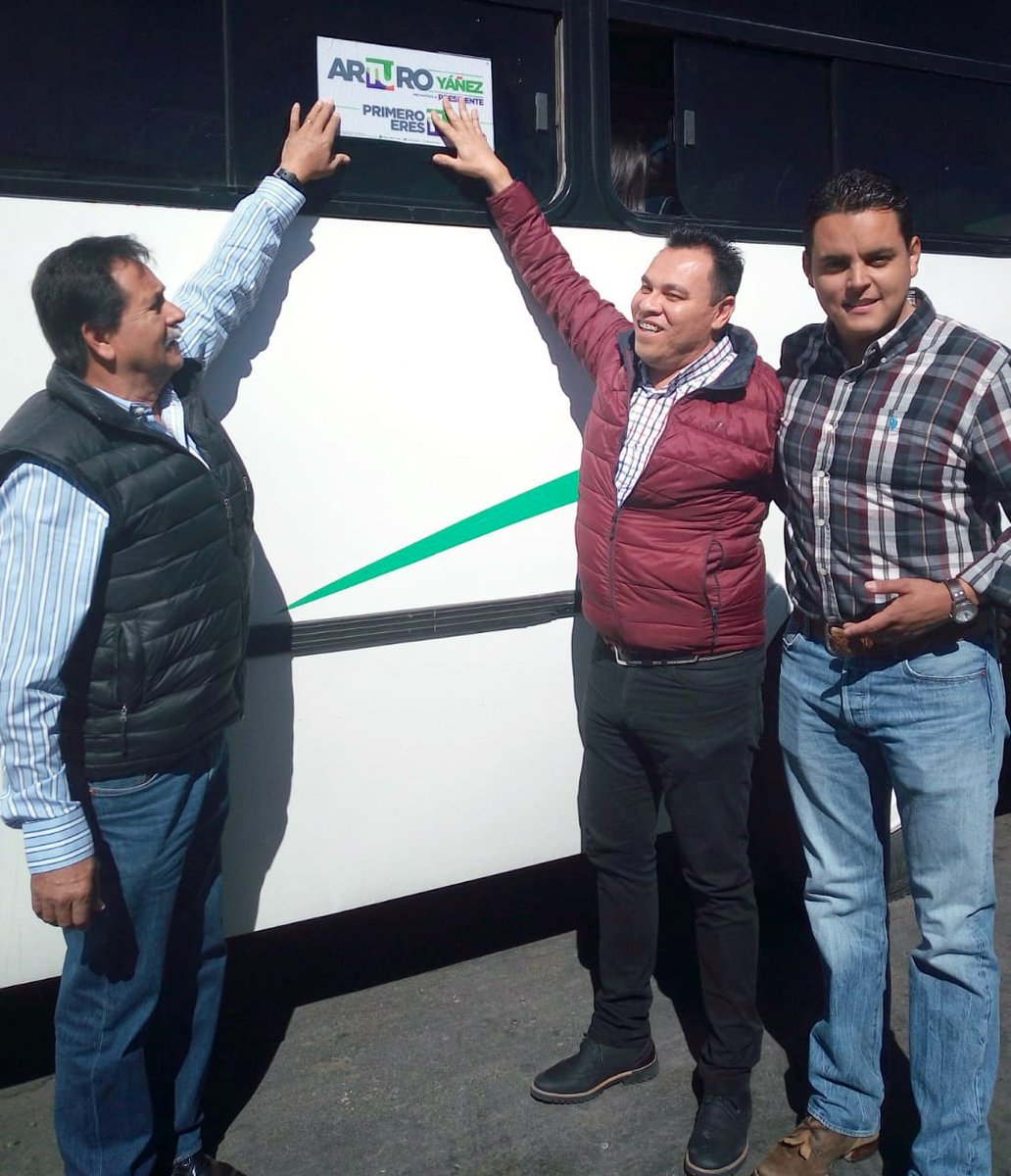 Arturo Yáñez (@yanez_arturo) on Twitter photo Hoy tuve la oportunidad de platicar e intercambiar puntos de vista con nuestro dirigente de los trabajadores del volante de transporte mixtos, Martín Contreras. Agradezco mucho su apertura y la de <a href="/Morales_Gz/">Toño Morales</a> para llevar a cabo este encuentro.
¡Seguimos avanzando a paso firme! Hoy tuve la oportunidad de platicar e intercambiar puntos de vista con nuestro dirigente de los trabajadores del volante de transporte mixtos, Martín Contreras. Agradezco mucho su apertura y la de <a href="/Morales_Gz/">Toño Morales</a> para llevar a cabo este encuentro.
¡Seguimos avanzando a paso firme!