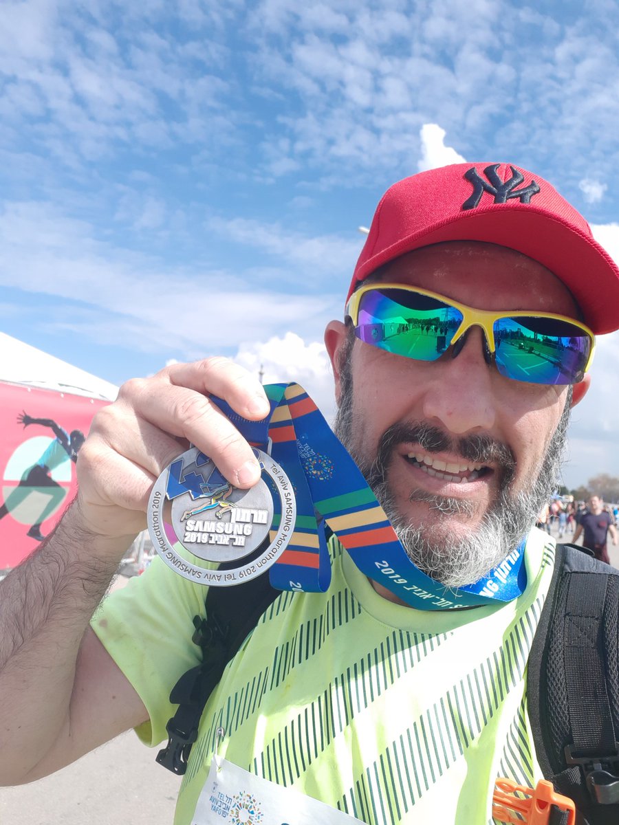 Después de año y medio, nuevamente  ha caído otro maratón. Con este van once,  en siete ciudades distintas... tres países diferentes... dos continentes poco iguales... Pero siempre, en todos ellos han sido 42km y 195m.😉😉😉😉AAAUUUHHH!!!