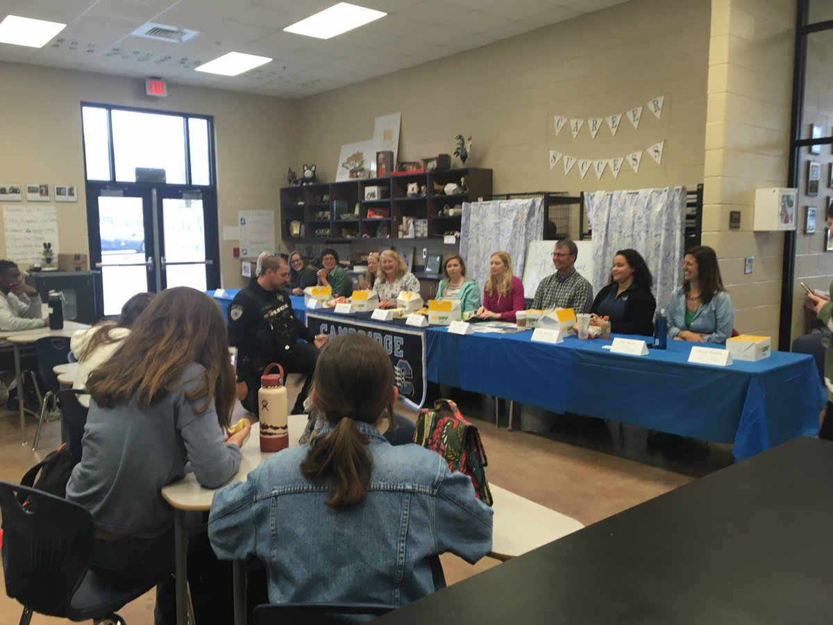 CambridgeHS1's tweet photo. Our @CambridgeHSFFA wrapped up an exciting FFA Week with Farm Day at the CAVE. Over 150 students from @CogburnWoodsES spent the morning learning from our FFA Members. FFA members also provide sweets to the staff, and a career day panel was held this week. #FFAWeek2019 https://t.co/bQmXBmyy66