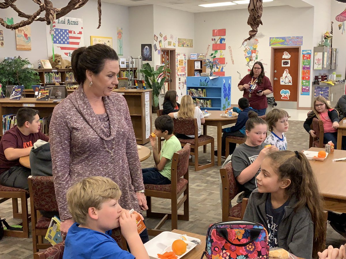 FloresvilleISD's tweet photo. Dr. Bays’ FNE 5th grade Lunch Bunch was so much fun! Reading, sharing and lots of laughter! @DrBaysFISD #FISDBuildingRelationships https://t.co/KrOZ3FMNVs
