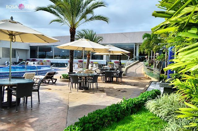 ¿Preparados para este #FunnyPoolDay en @kaipoolbar? 💧👙💜