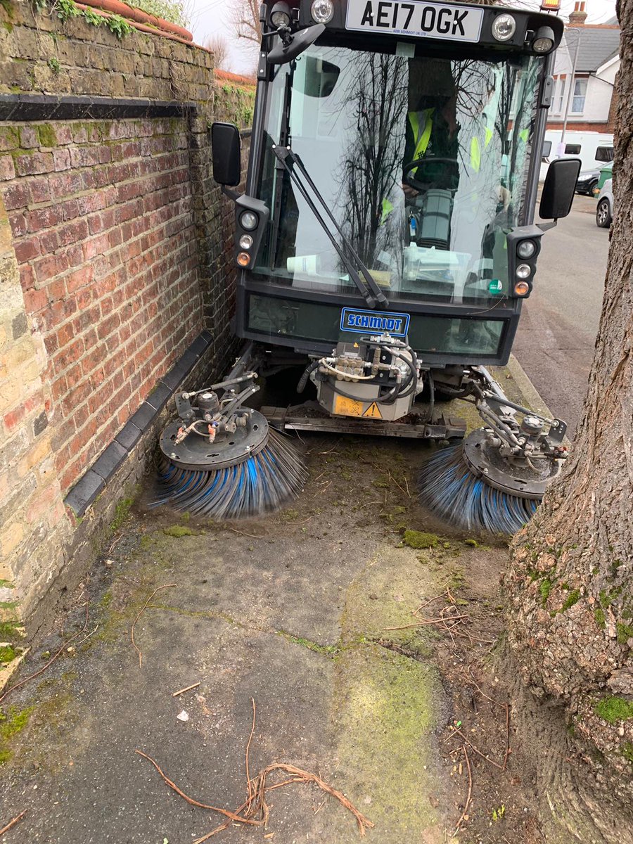 SuttonCouncil's tweet photo. Veolia's street cleansing team are over at The Crescent, Belmont doing a fantastic job deep cleaning the pathway and drains today! #CleanStreetsSutton
@VeoliaUK https://t.co/olwLgUJvJh