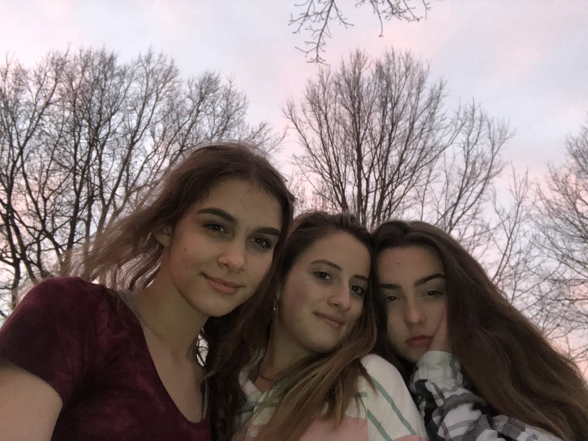 maddddlove's tweet photo. I luv my friends ♥️ https://t.co/X2QnWtqWWu