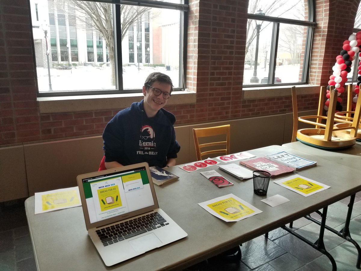 owu_ydsa's tweet image. @DSAEastBay Yeeting that Wheat in solidarity with Oakland Teachers on Strike #yeetthatwheat #breadfored #unite4oaklandkids #OaklandTeachersStrike