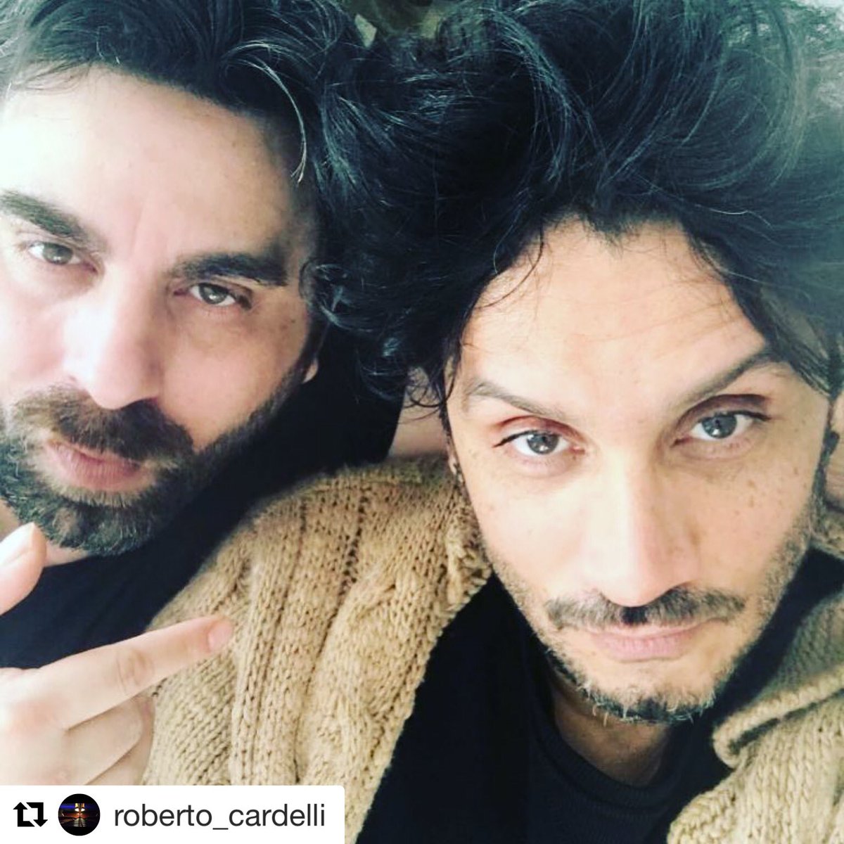 Ca89Carmen's tweet photo. Cosa combinate .. voglio sapere io 😭
#FabrizioMoro #RobertoCardelli #HBON #newalbum https://t.co/j5lnl9u5pm