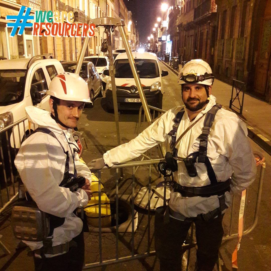 Vivian_AMIEL's tweet photo. De jour, comme de nuit, les équipes de @Veolia_FR sillonnent les réseaux visitables de #Toulouse pour l'entretien de ce patrimoine datant parfois des années 30 !
#WeAreResourcers #TeamWork #AlwaysInSafe ♂️ https://t.co/wskcYfNfNv https://t.co/jJe7oW5VWJ