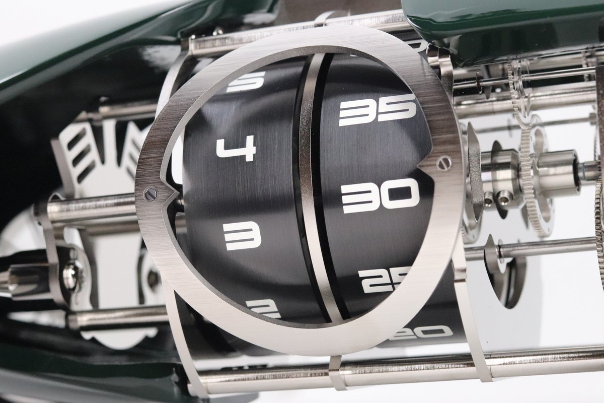 VERITIMEWATCHES's tweet image. Time Fast D8 clock by@L_Epee_1839
 „The name of the Time Fast D8 clearly conveys its technical aspirations, incorporating a motor that can last 8 days - or rather an in house caliber with a 192-hour power reserve beating at 18,000 vibrations per hour.” #timefastd8