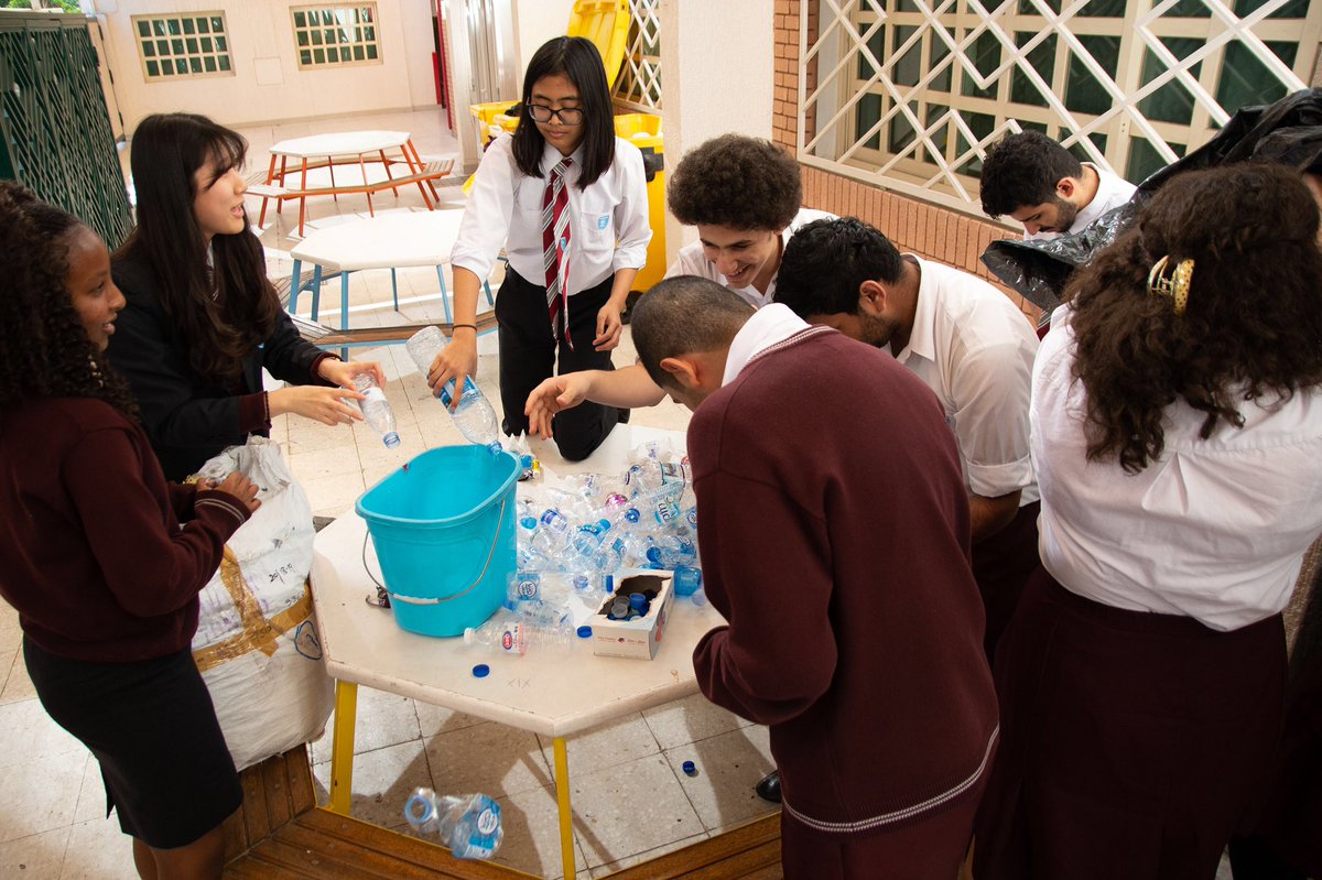 ecotude's tweet photo. Thank you to our hard workers from the Environmental Club! https://t.co/XzMVTDfjdG