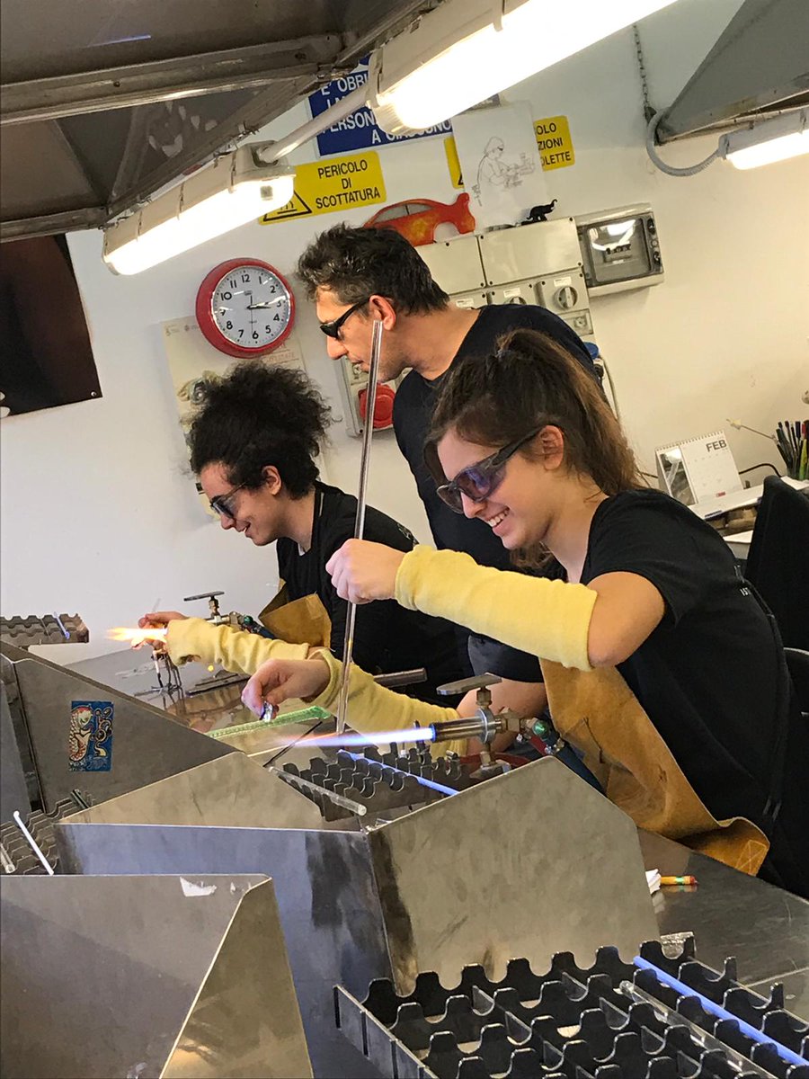 ISSAbateZanetti's tweet photo. I nostri compagni della classe Prima del 2019, alla loro PRIMA lezione di Lume col maestro Diego Bottacin https://t.co/Ho3vlZ7ruH