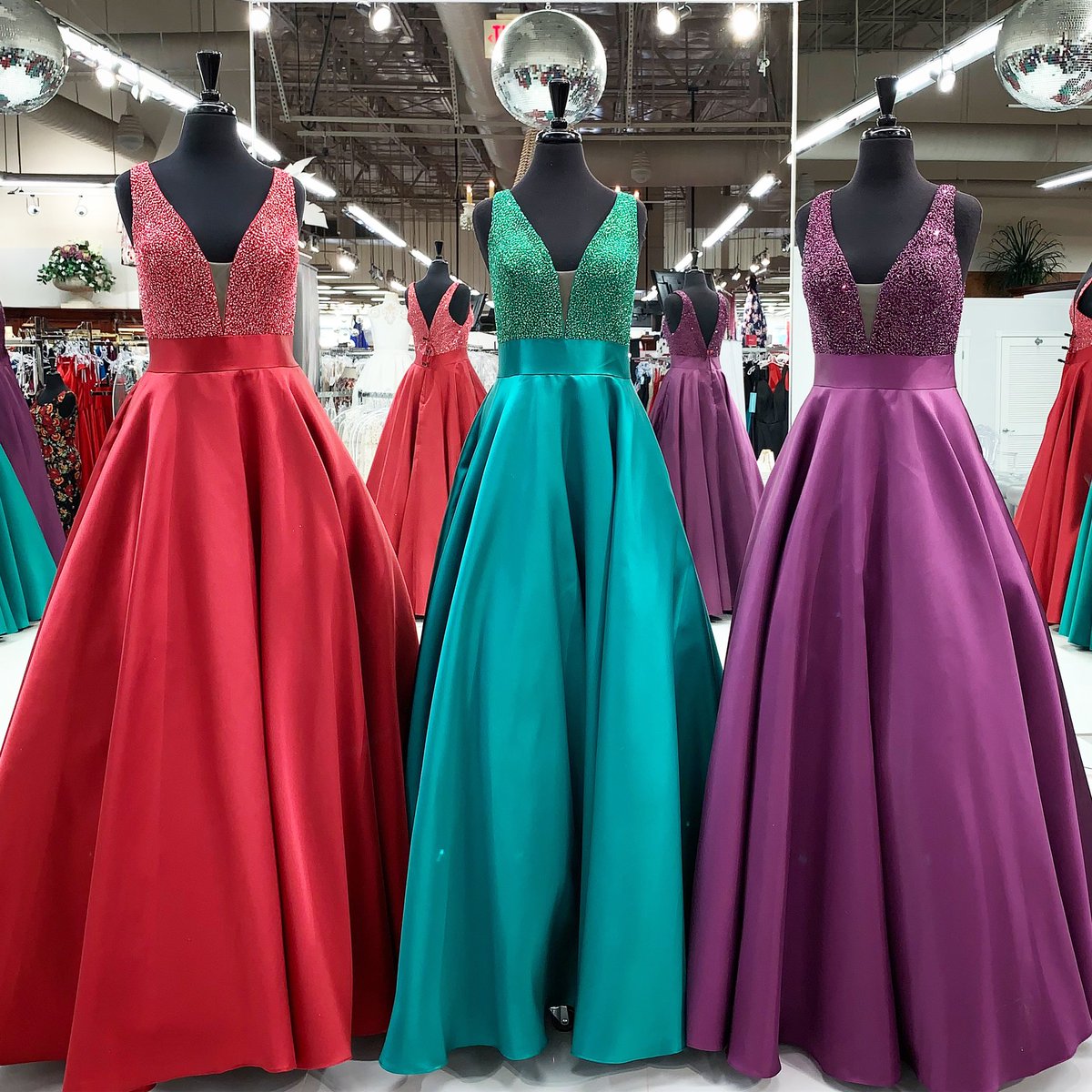 WhatPromDress's tweet photo. Join us this weekend for @alyceparis trunk show!!! Exclusive styles and meet &amp; greet with the designer❤️💚💜 #whatchamacallitboutique #Prom2019 https://t.co/pzInMv2HmM