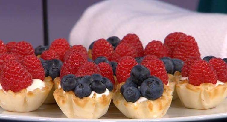 MomsReads's tweet photo. Valentine’s Berries &amp; Cream Tarts Recipe by Christine Ardigo https://t.co/y2gVtzzR8y https://t.co/Cs2uNxHJ9a