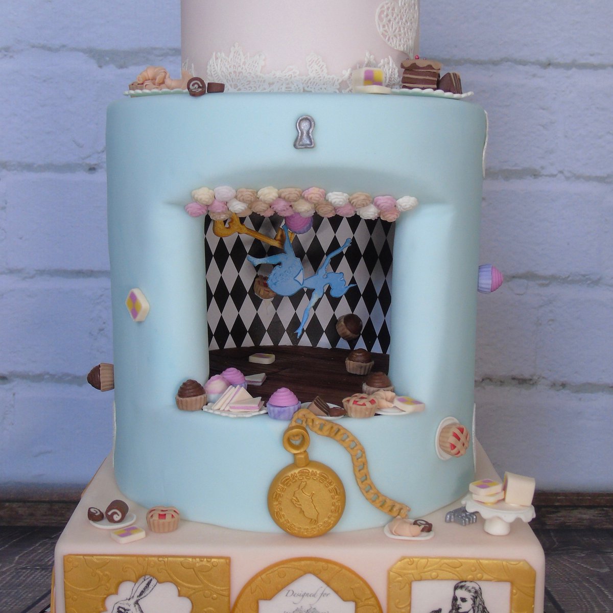 Also, of course there was the small matter of the cake that I designed for the event. I hope you like it as much as I adored making it...