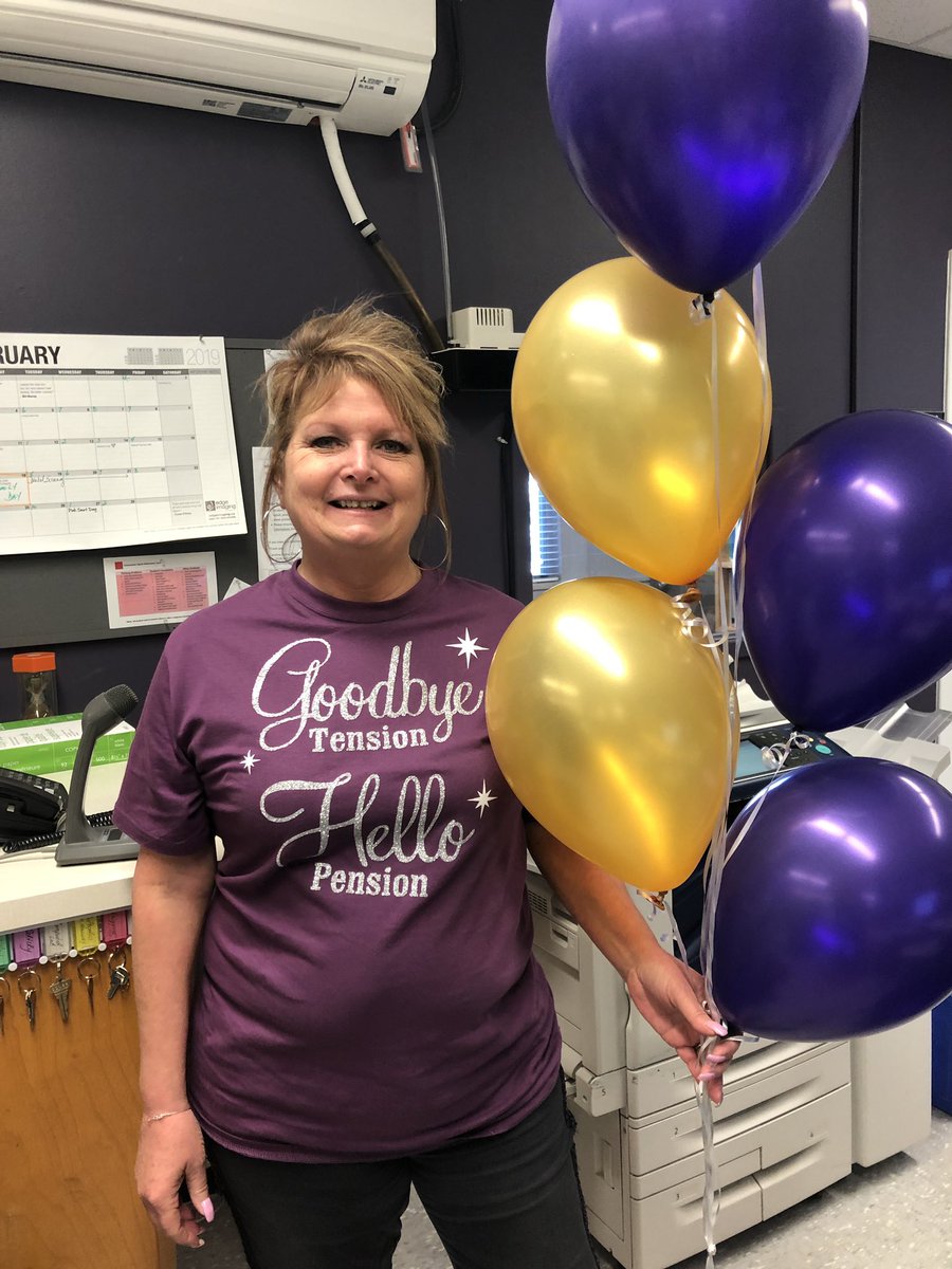 princecharlesK8's tweet photo. Congratulations Mrs Faulkner! We’re going to miss you!!! #tvdsb #sweetretirement https://t.co/tVCytW1E4Q