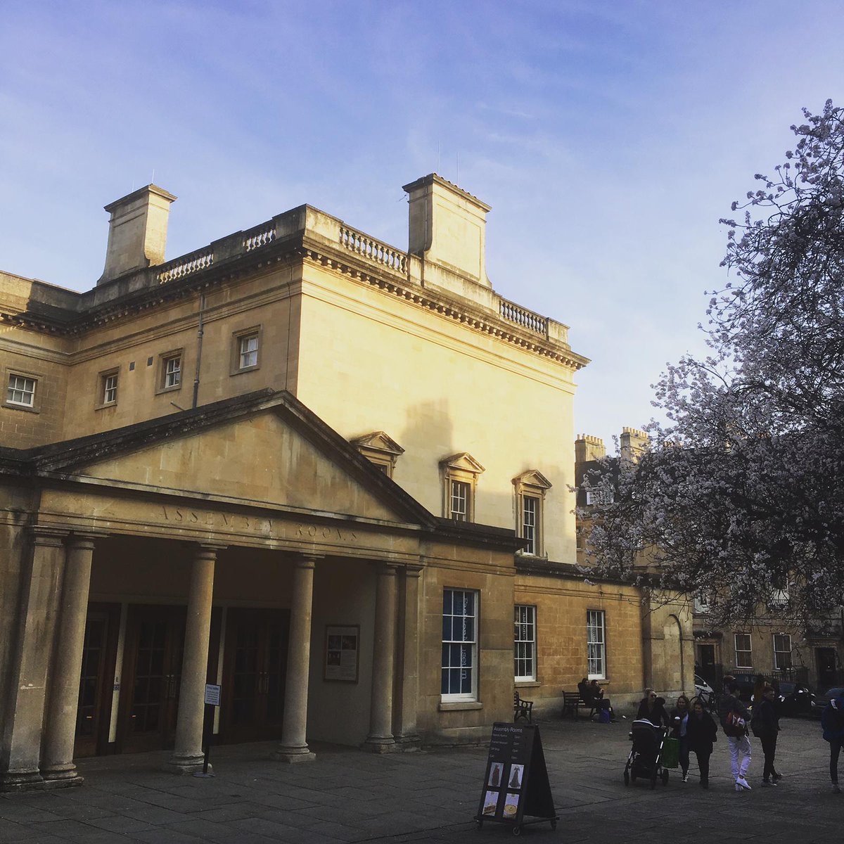 TheSixteen's tweet photo. Spring is here and we have made it to Bath for a sold put performance of Handel's Acis and Galatea @bathmozartfest #bathbachfest #whereismarkdobell #sixteenat40 https://t.co/ascpIecKRY