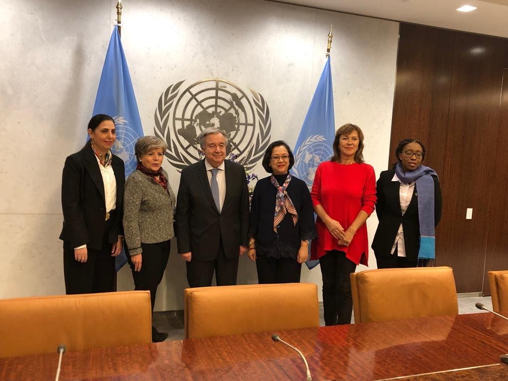 UN_Spokesperson's tweet photo. What's so special about the moment captured in these photos? For the first time in history, all the heads of @UN Regional Commissions are women. 🙋🏻‍♀️🙋🏽‍♀️🙋‍♀️🙋🏿‍♀️🙋🏾‍♀️ https://t.co/SwPW45MpVC