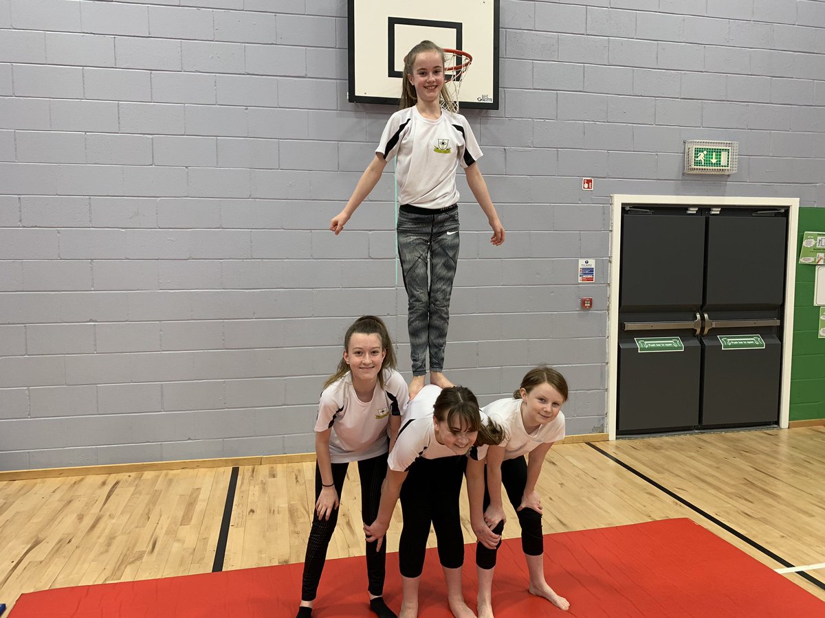 HolyCross_PE's tweet image. 1A/B have been working super hard over the last few weeks on their sequences. They are looking great! #Balanceandcontrol
