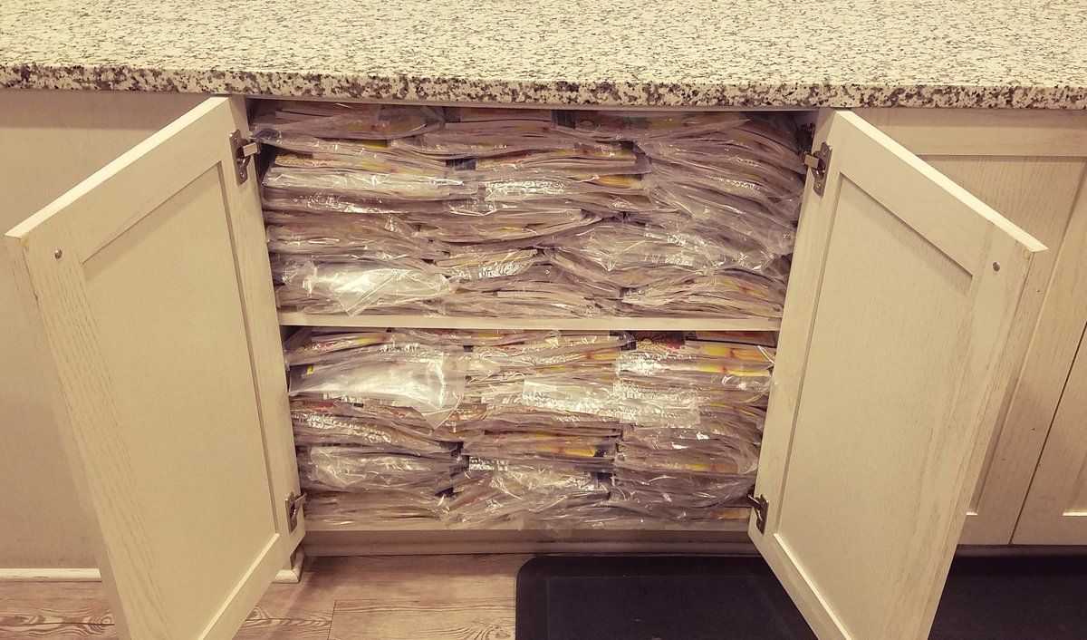 EvorsMary's tweet photo. Is that not the most beautiful site? In order to be a success to yourself and your guests, you must be organized and prepared at all times!  Very proud of those welcome packets. 🙂 #beachwoodsobx #ItsFriday #ItsADiamondLifeForMe https://t.co/j6gafd6mok