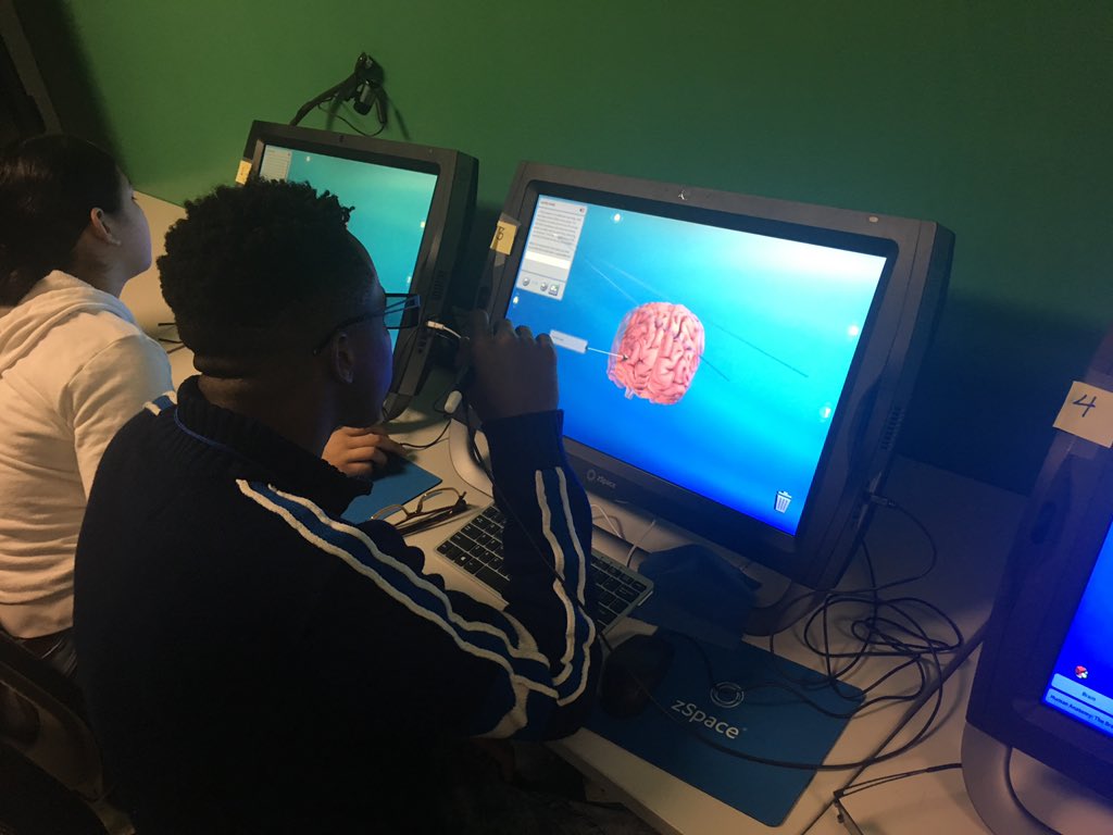 SkylineAOHS's tweet photo. Human Body Systems students dissect the brain through virtual reality, thanks to Z-Space! 🧬@Skyline_Raiders #ZSpaceLab #ZSpace https://t.co/kECbf38d0C