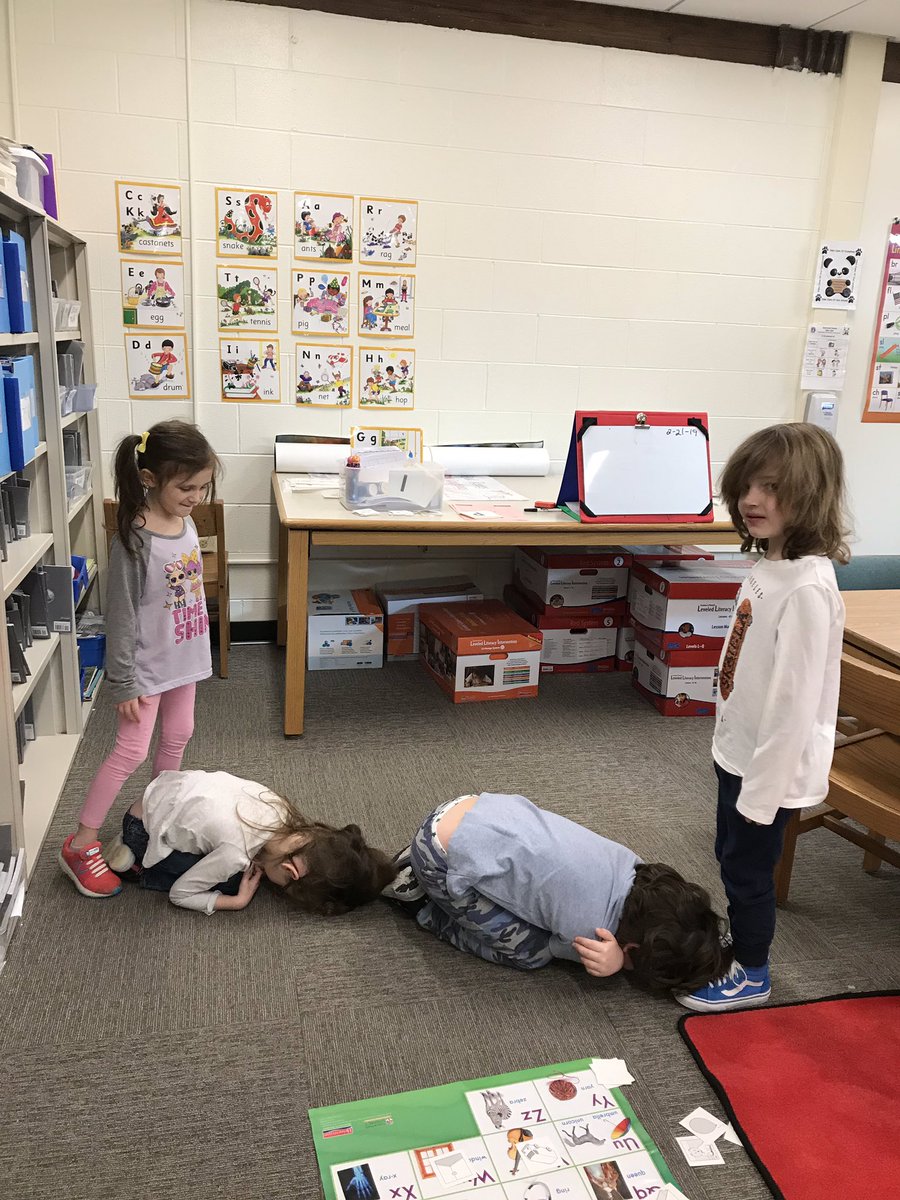 Kinders use their bodies to build tricky b and d! #112Leads #WeAreSherwood