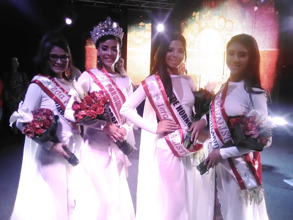TrabajoLealtad's tweet photo. #NotiSocialEZ. Informa:‍ Así se desarrolló el acto de selección de nuestra Reina ✨👸🏻de los #Carnavales Turisticos de Paz 2019 del municipio Ezequiel Zamora/Cojedes. Felicitamos al #Pueblo por su hermoso apoyo. @NicolasMaduro @MargaudPSUV @RafaelAleman61 https://t.co/hPWZq5T7Hn