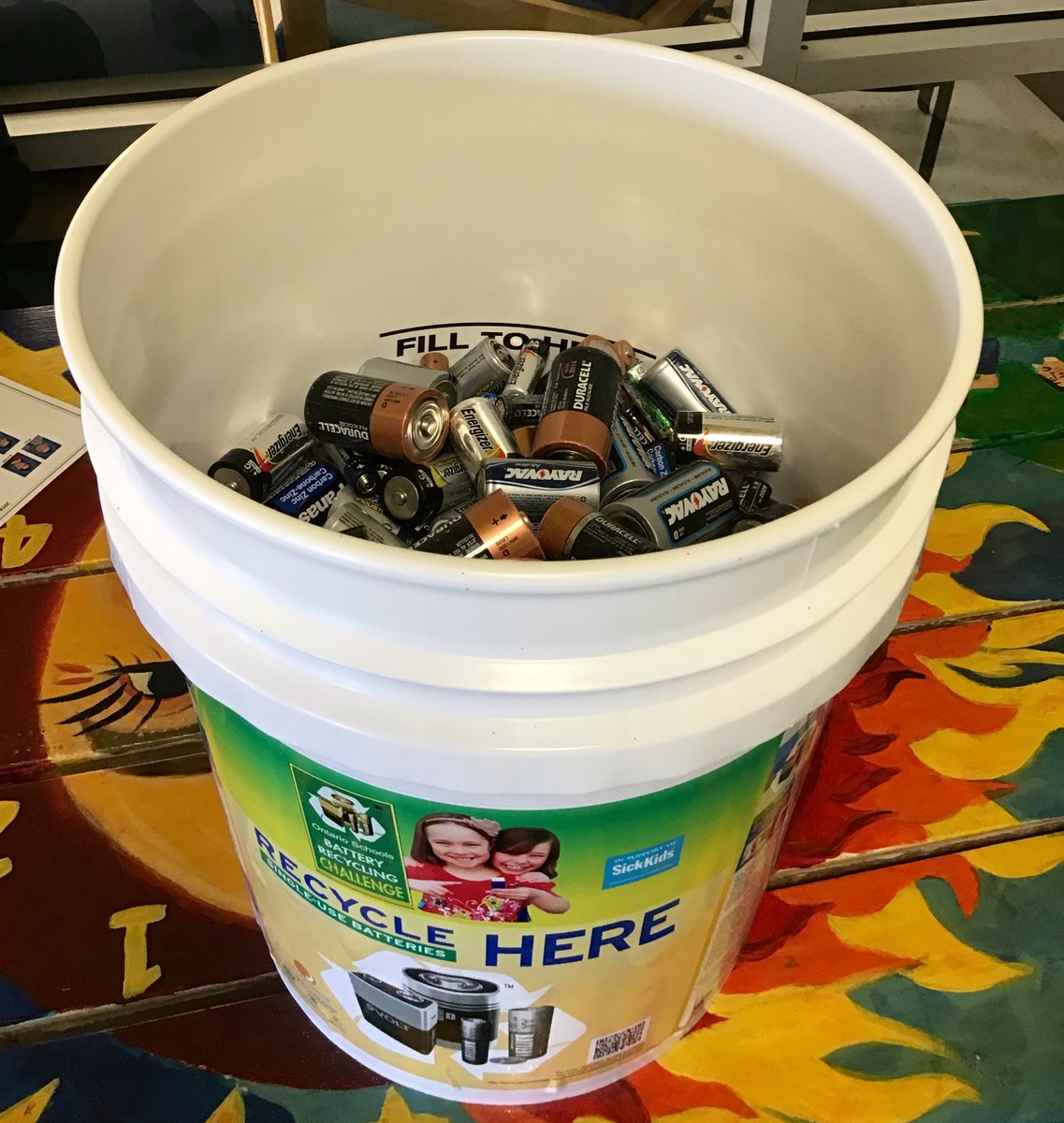 aliciajuby's tweet photo. Way to go @StElizabethCES we filled ANOTHER white bucket full of batteries!!! @rawmaterialscom ♻️🔋 #PVNCdeeplearning #PVNCleads #PVNClearns https://t.co/Y75r7oHUwF