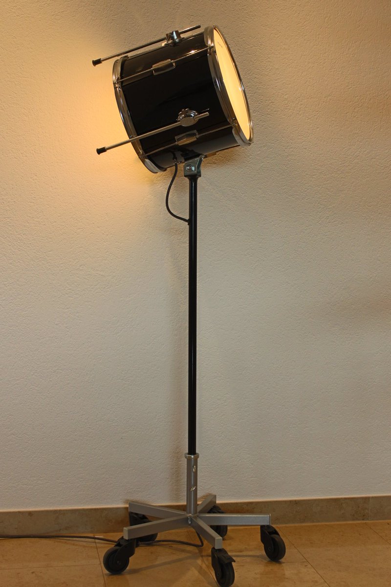 TomBaumberger's tweet photo. Neue coole Lampe aus einem alten Drum
https://t.co/t8JZVQyMAM
#lampenbau #lightcreation #customlamp #upcycle #UpcycledHour #upcycledcreations #upcycling #retrolamp #upcycledlighting #drums #lampenmittwoch https://t.co/A93KKqBsOk