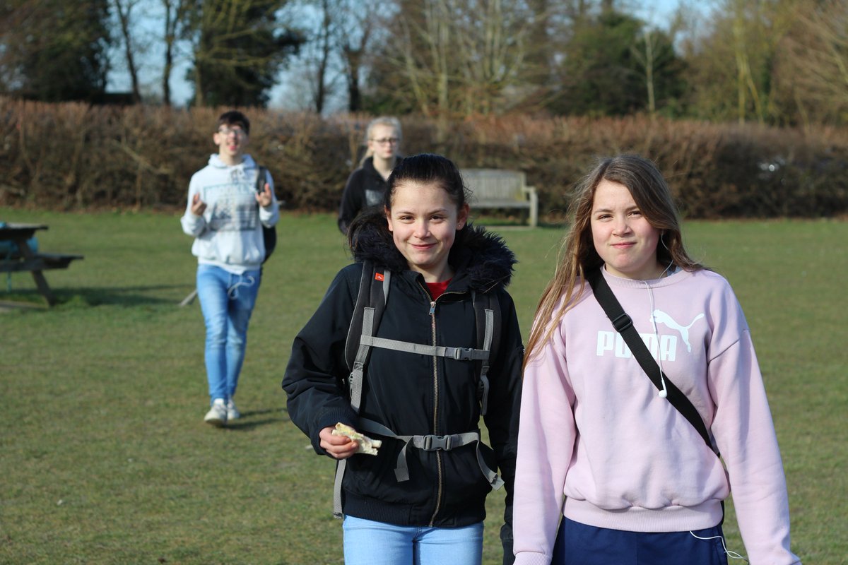 DidcotTRAIN's tweet photo. Such a gorgeous walk to and from Blewbury today, well done to everyone for making the 4 miles there and back! #halfterm  #didcottrain  #sunshine  #youthwork  #youngpeople  #blewbury  #holidays https://t.co/VjHrPgdWAe