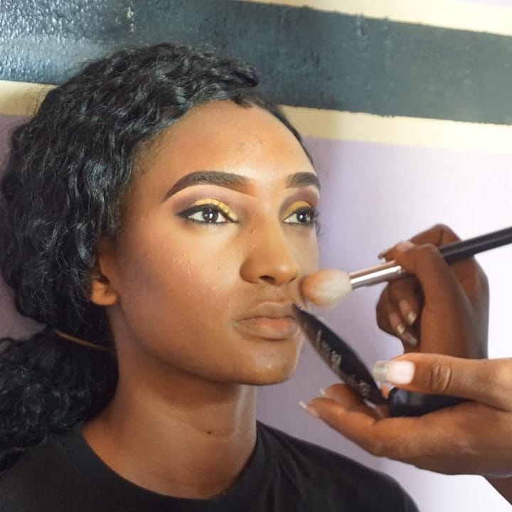 bih_takwe's tweet photo. Our model came through 😍😍😍,we tried this look out in class, let’s see how the students got it 🙈🙈 #RED #raisingestheticdomain #makeupschoolcameroon #makeupacademy #makeupteacher #redmanagement #cameroonianblogger #cameroonianmakeupartist #cameroonianmakeupbaddies https://t.co/cYgMbrRl0K